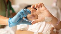 いつ再発してもおかしくない…人口10万人あたり6例未満の希少がんに罹患した20歳女性を救った医師の言葉