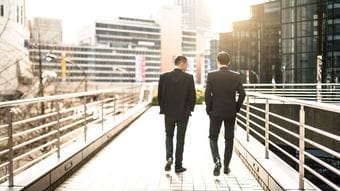 寒い雑談をどう挽回するか…｢今日も曇ってますねぇ｣というただの天気の話を盛り上げる"斬新な展開のさせ方"