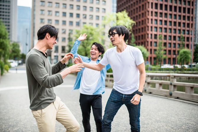 気の置けない友人同士のたわむれ