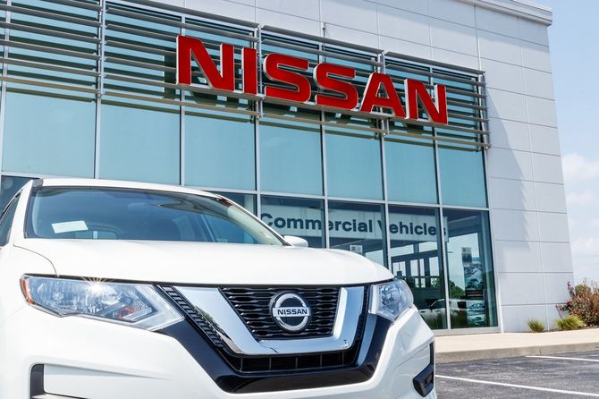 日産車と販売店