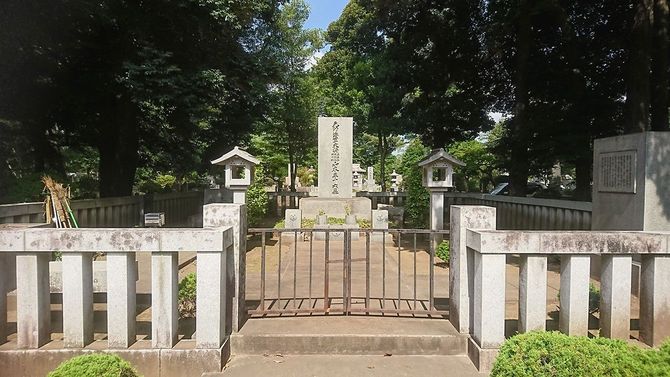 多磨霊園にある山本五十六の墓