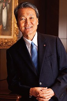 <strong>生命保険協会会長 筒井義信</strong>●1954年、兵庫県生まれ。兵庫県立神戸高校、京都大学経済学部卒。77年日本生命保険入社。長岡支社長、企画広報部長などを経て、2010年代表取締役専務執行役員、11年4月に社長就任。7月に生命保険協会の協会長に就任。