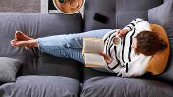 自由な時間を圧縮して仕事に隷属していないか…『忙しいのに退化する人たち やってはいけない働き方』