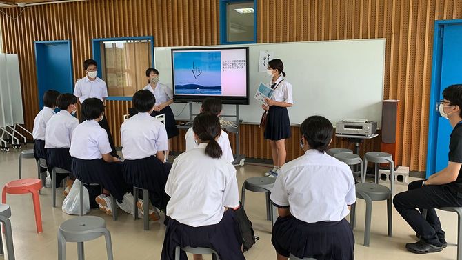 島根県立隠岐島前高等学校のヒトツナギ部。新入生への説明会の様子