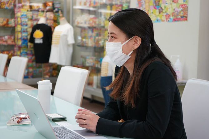 ギンビス広報の吉村萌子さん