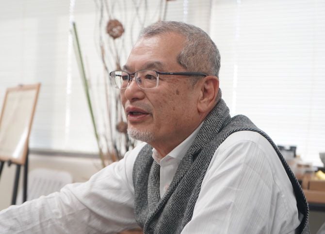 ゆで太郎システムの本社で取材を受ける池田智昭社長