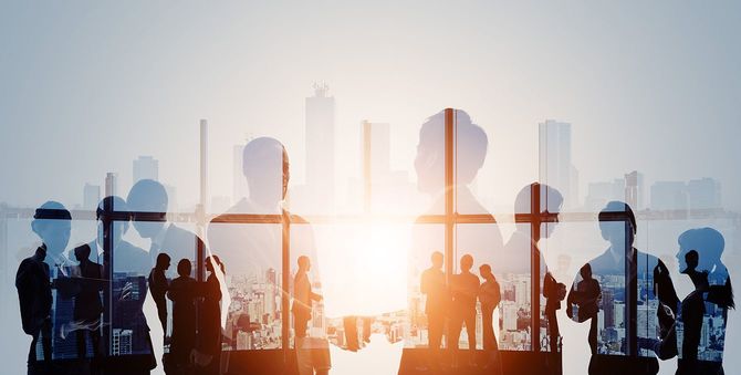 ビジネスパーソンのグループ