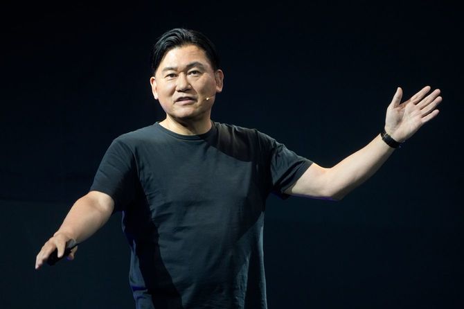 2023年8月2日、4年ぶりに会場で開催された「Rakuten Optimism2023」で基調講演をする楽天グループの三木谷浩史会長兼社長。「チャットGPT」を開発した米オープンAIと協業することを明らかにした（神奈川県横浜市のパシフィコ横浜）