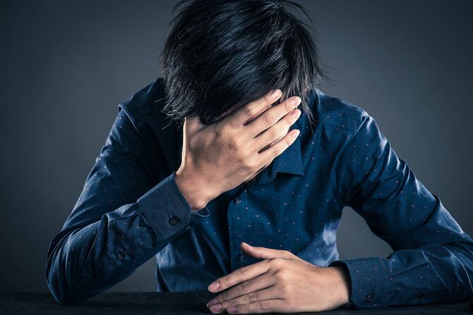 暗い感情を持つ男性