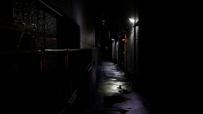 暗い都会の路地