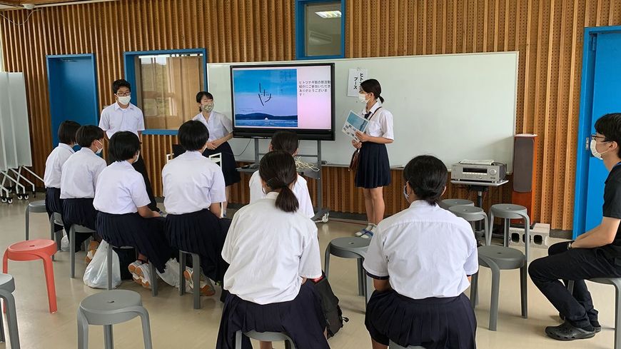 島根県立隠岐島前高等学校のヒトツナギ部。新入生への説明会の様子