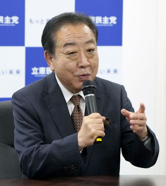 インタビューに答える立憲民主党の野田代表