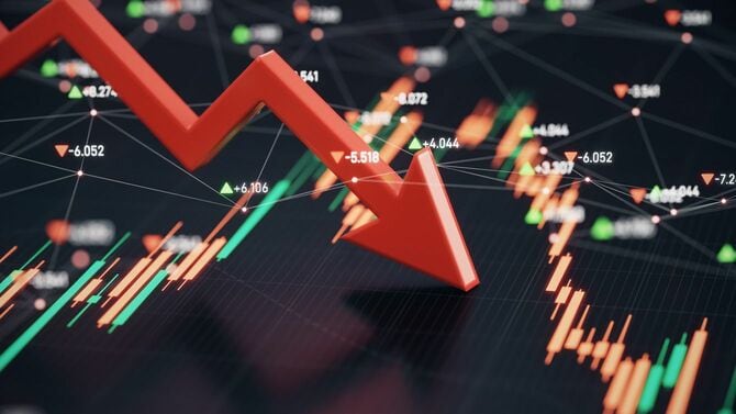 経済の下落を示すチャートと下向きの矢印