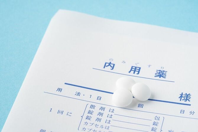 錠剤の包みと薬袋