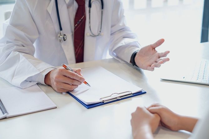 問診をする医師