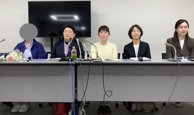 大阪地検に第三者委員会の設置を求めた、ひかり氏（左から1人目）、2026年3月2日、東京都千代田区　※プライバシー保護のため画像を一部加工
