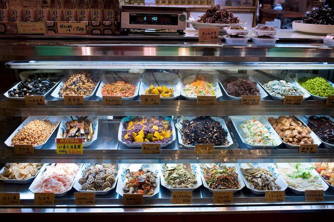 総菜屋の商品陳列棚