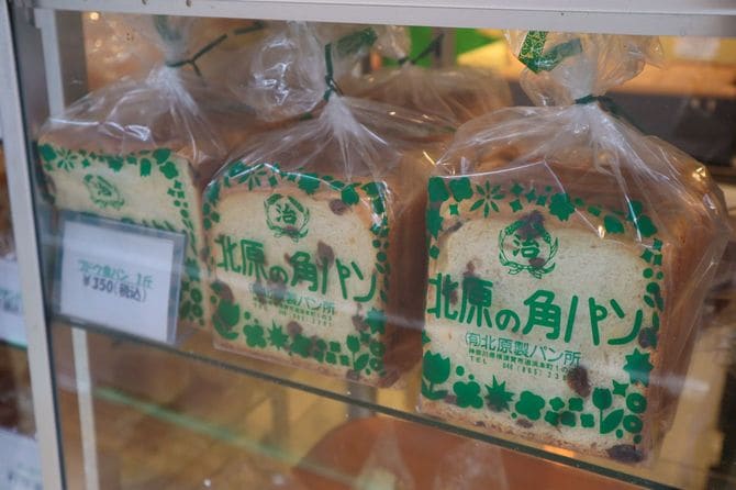 レトロなパッケージが懐かしい、レーズン入りのブドウ食パン