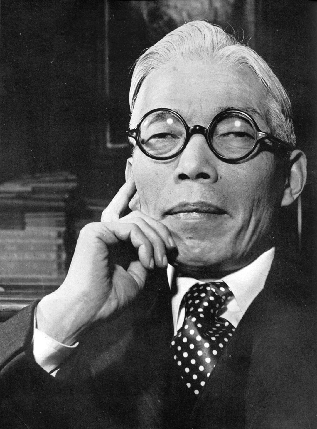 笠置シヅ子の後援会会長を務めていた南原繁。田村茂撮影『現代日本の百人』1953年