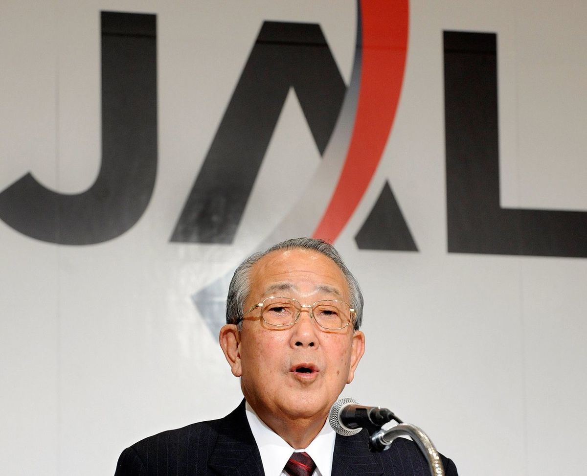 2010年2月1日、東京で記者会見を行う稲盛和夫氏