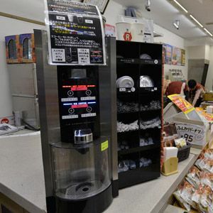 コンビニコーヒーが100円でもうまい理由 年17億杯 コンビニ人気の秘密 President Online プレジデントオンライン