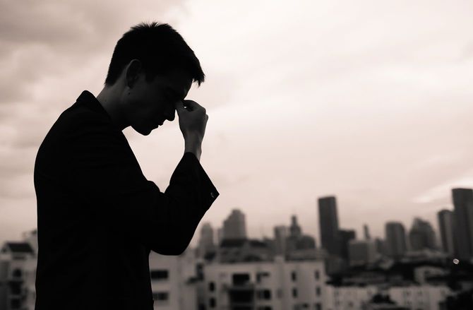 ストレスを感じている男性