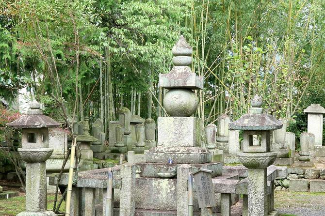 坂本にある聖衆来迎寺にある森可成の墓