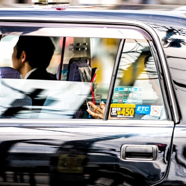 ほぼ100 の人が目を覚ます タクシー運転手が酔った客を起こすときに使う 奥の手 大声を出さず身体を触らなくていい President Online プレジデントオンライン