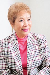 <strong>カレイナニ早川</strong>●常磐音楽舞踊学院最高顧問。20代でハワイに渡りフラダンスを学ぶ。常磐ハワイアンセンターの開業にあたり、ダンス講師として招かれる。映画『フラガール』の主人公・平山まどか（松雪泰子）のモデル。映画ではダンスシーンの振付などを担当し、ロケ地にも同行した。