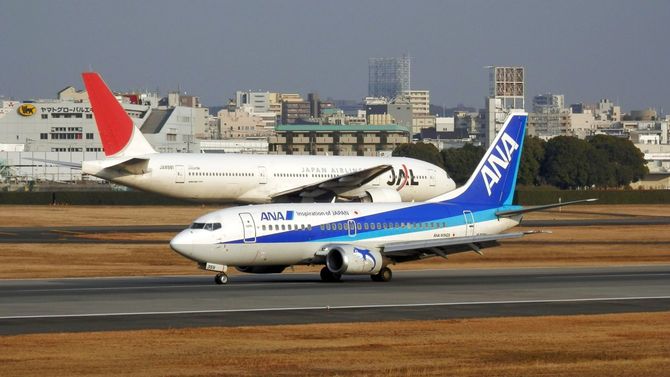 2011年ごろJAL経営破綻後伊丹空港のANA機とJAL機