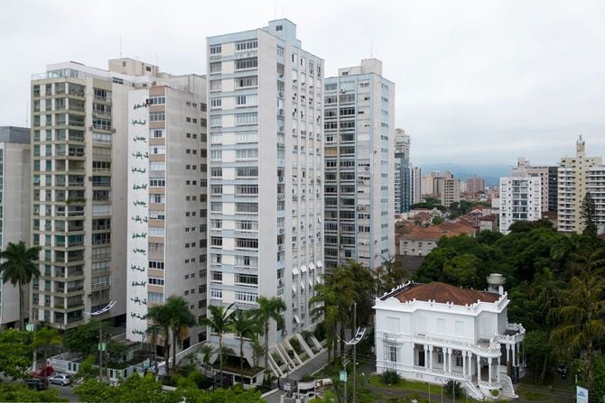 ヌンシオ・マルゾーニのA棟とB棟