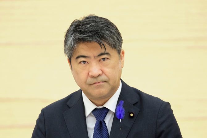 岸田文雄首相と全国都道府県議会議長会との懇談会に同席する木原誠二官房副長官＝2023年7月20日、首相官邸