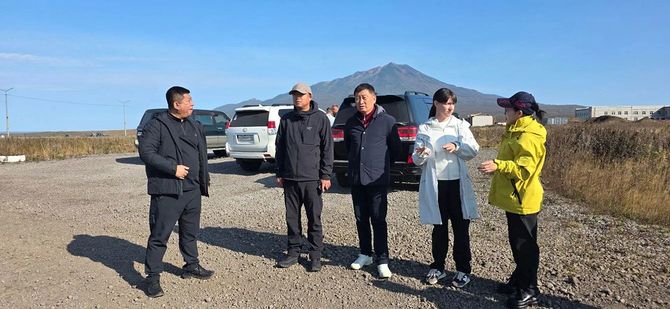 北方領土・択捉島を訪れた中国黒竜江省の企業関係者＝2026年10月13日、ロシア極東のサハリン州政府公開
