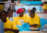 タンザニアにあるオリセットネットの生産工場では3200人の従業員が働き、アフリカでは年間1000万張の生産能力をもつ。1人の働き手が数人から10人ほどの家族を抱えているので、工場が何万人という人々の生活を支えていることになる。その結果、大勢の子どもたちが学校に通えるようになった。