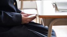 ｢平日に1時間以上ネットを見る子は要注意｣長時間勉強しても成績が下がる驚きの理由