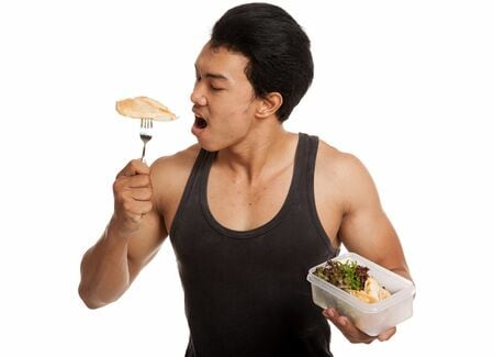 筋トレ後 サラダチキンだけ がダメなワケ 鶏肉と卵 だけで筋肉はつかない President Online プレジデントオンライン