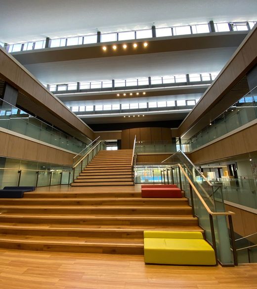 プレゼンテーションの舞台にもなる大階段