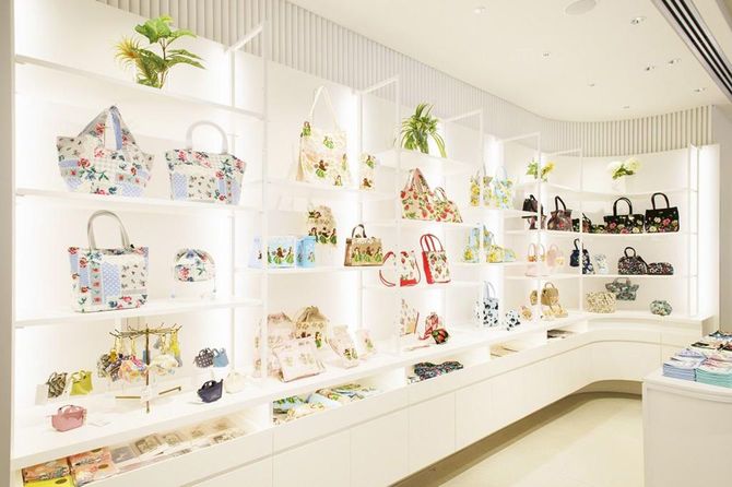 銀座本店。明るい店内にはさまざまな柄のアイテムが並び、足を踏み入れれば気分が上がる。