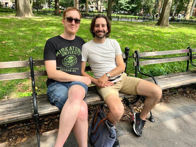 ニューヨークで筆者のインタビューに答えてくれた20代の若者たち