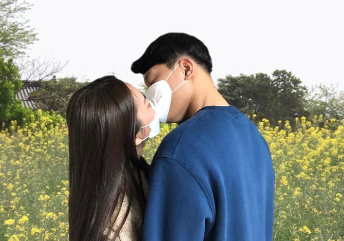 大邱毎日新聞一面を飾ったマスクキス