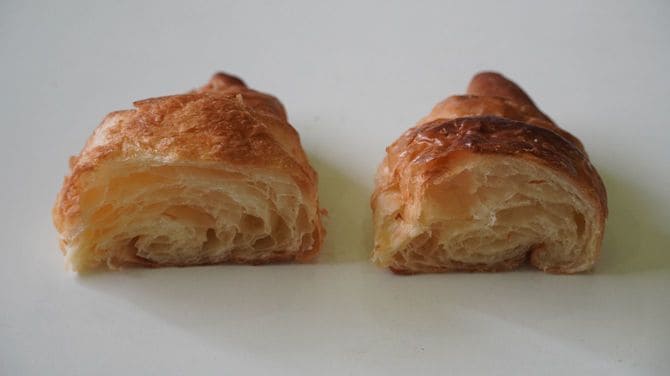 左がニトリ、右がアラジン。香りも食感も、アラジンは文句なし。アラジンは食感がサクッとしており、香ばしさが際立つ。ニトリは表面はサクッとしており、中のふんわりしており、好みが分かれそう