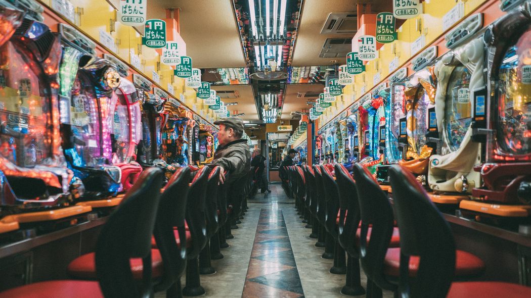 ｢新型コロナに規制と禁煙…｣三重苦にあえぐパチンコ業界､店舗減は必至 厳しい状況に追い打ちがかかった