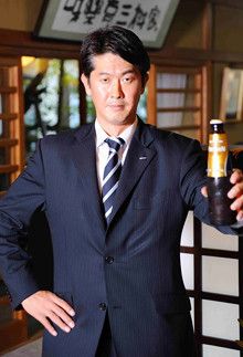 <strong>森山敬太</strong>●横浜支店部長代理。1966年、奈良県生まれ。88年天理大学体育学部卒。高校時代よりラグビー部で活躍、全国制覇の経験も。サントリー入社後も東京・板橋エリアでの営業活動の傍ら、98年の引退までラグビー部の活動を継続する。2004年より現職。