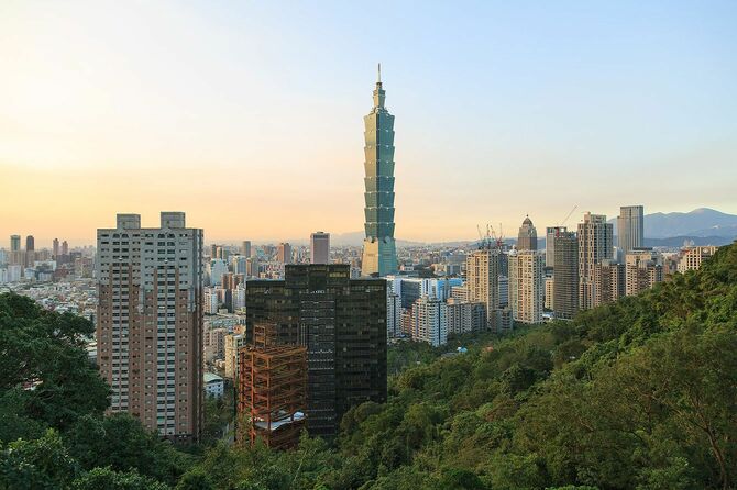 台湾の台北101（写真＝CEphoto, Uwe Aranas／CC-BY-SA-3.0／Wikimedia Commons）