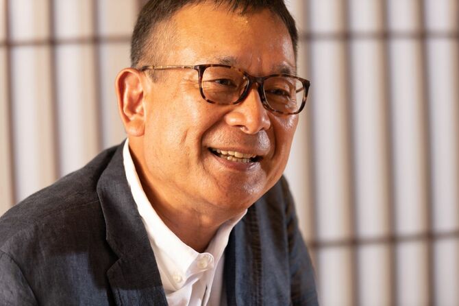 2014年にチェアマンに就任した村井満さん。任期最終年の2021年には毎週1枚の色紙を用意して、朝礼を開いた。