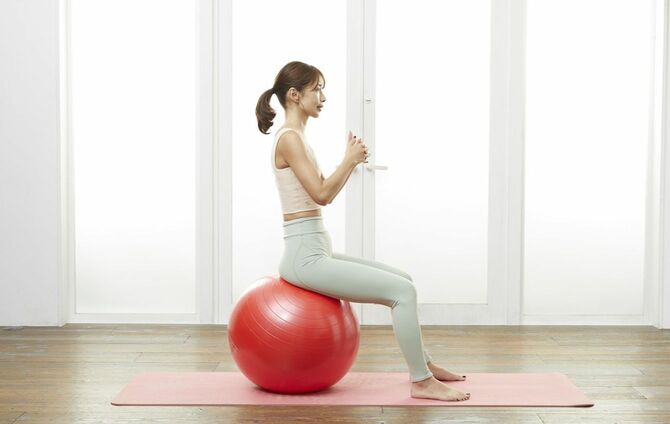 写真⑫ 出典=SAYAKA『バランスボール「美やせ」革命』(プレジデント社)