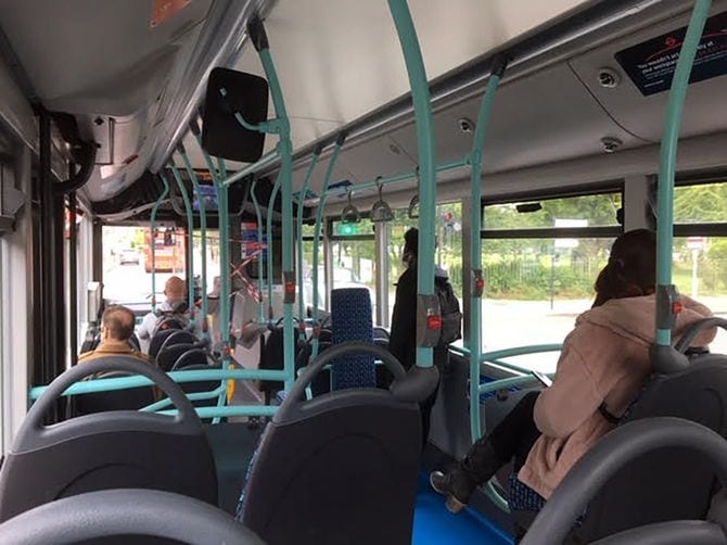 赤い二階建てバス