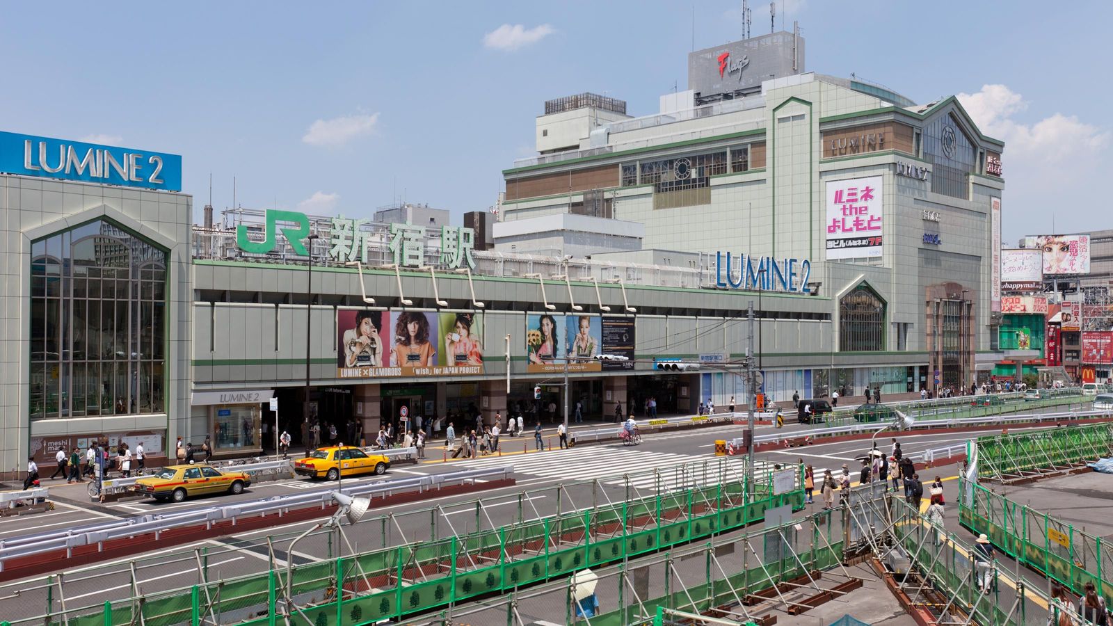 工事を繰り返すほど不便に…世界一混雑する新宿駅の"ダンジョン化"が解消されない地理的理由 2つの街道に挟まれ"縦長の駅舎"に