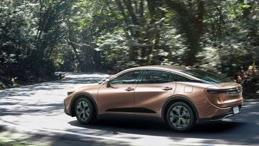 使い勝手はあくまでセダン｣新発売の新型クラウン・クロスオーバーが
