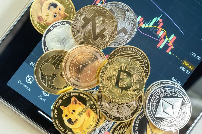 仮想通貨のアプリとコインイメージ